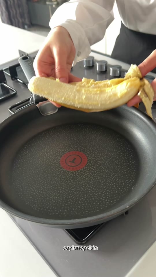 Tavada Muzlu Çikolatalı Kek